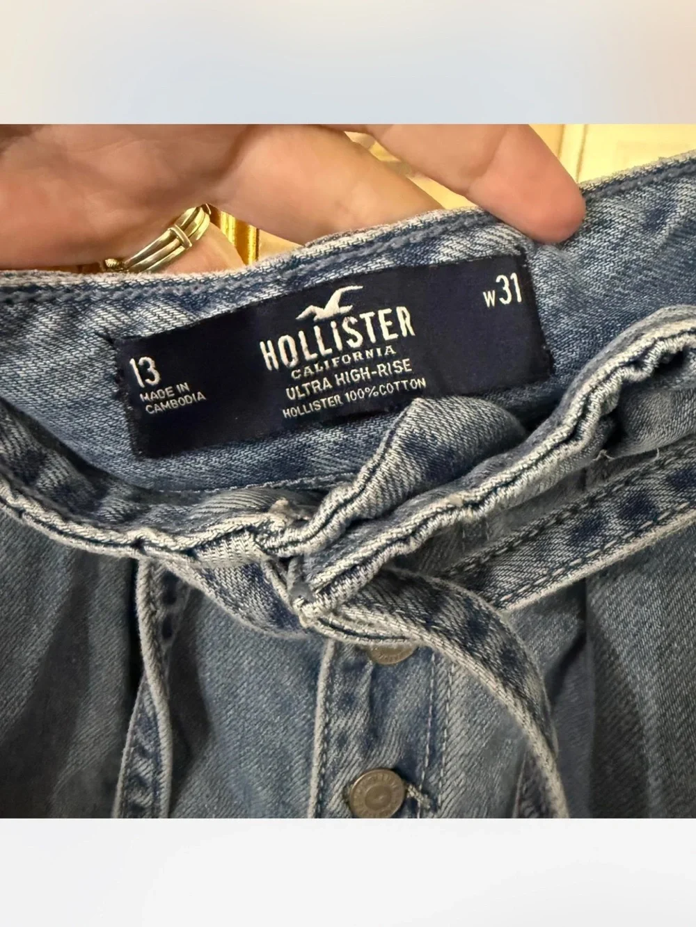 Hollister casual light